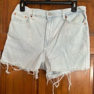 Light Wash Levi Denim Shorts